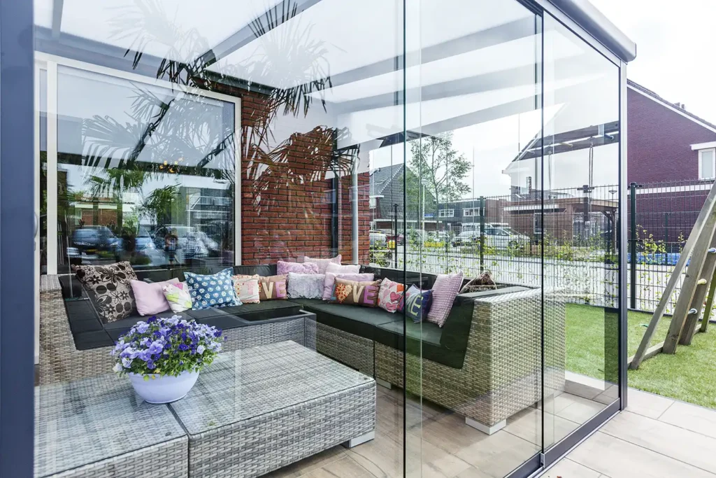 taras z systemem szklanych drzwi przesuwnych zrobtaras.pl