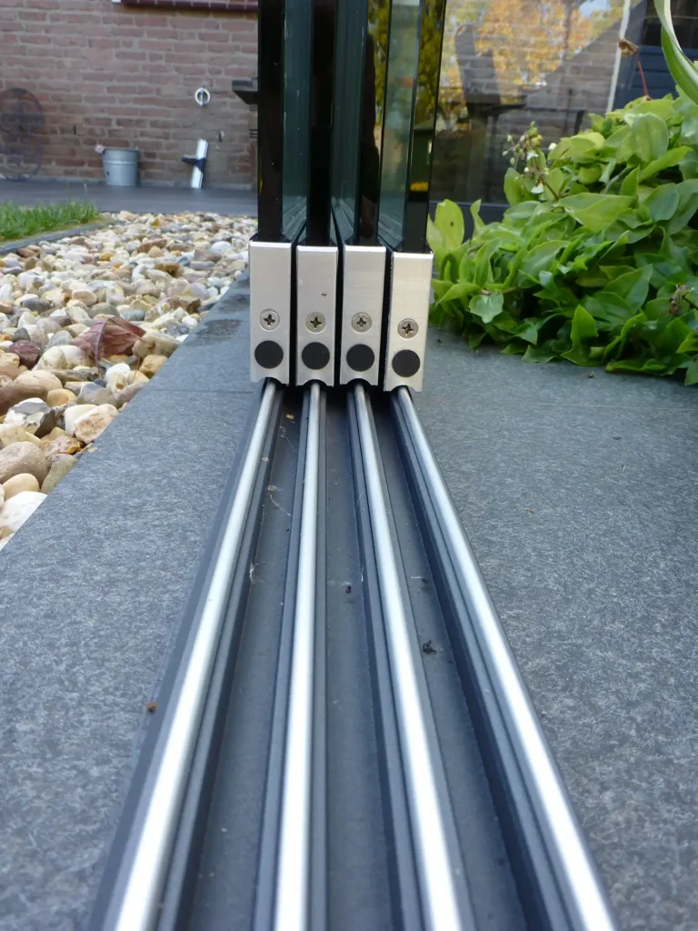 system szklanych drzwi przesuwnych zrobtaras.pl