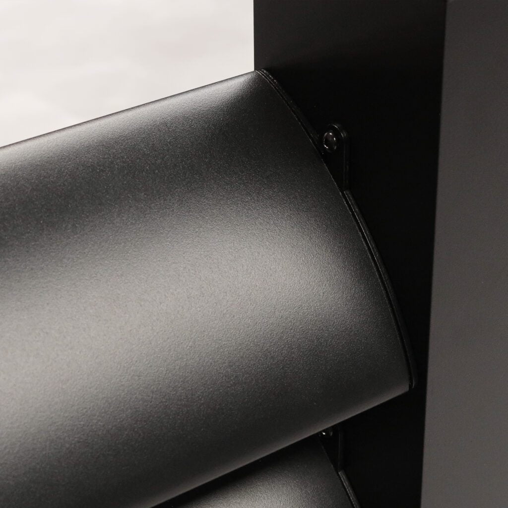 żaluzja czarna z bliska taras zimowy