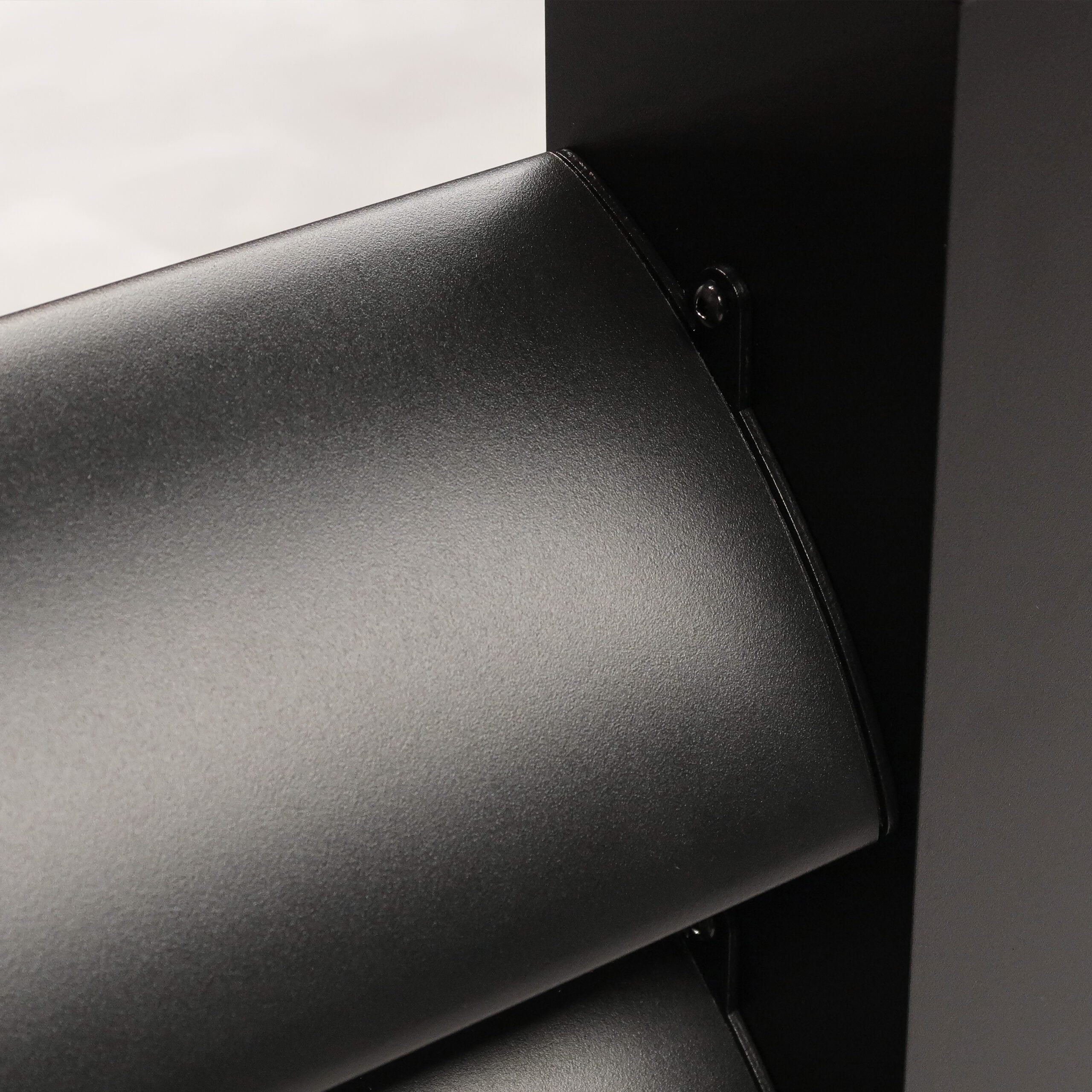 żaluzja czarna z bliska taras zimowy